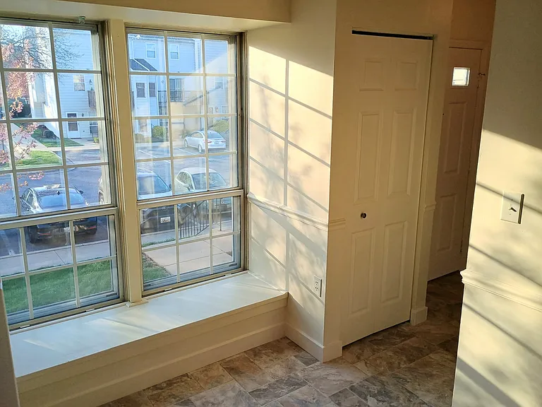 402 Terry Ct — Photo 3