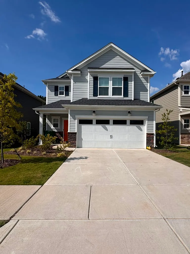 4 bed, 2025 sqft, $2,700 — Photo 3