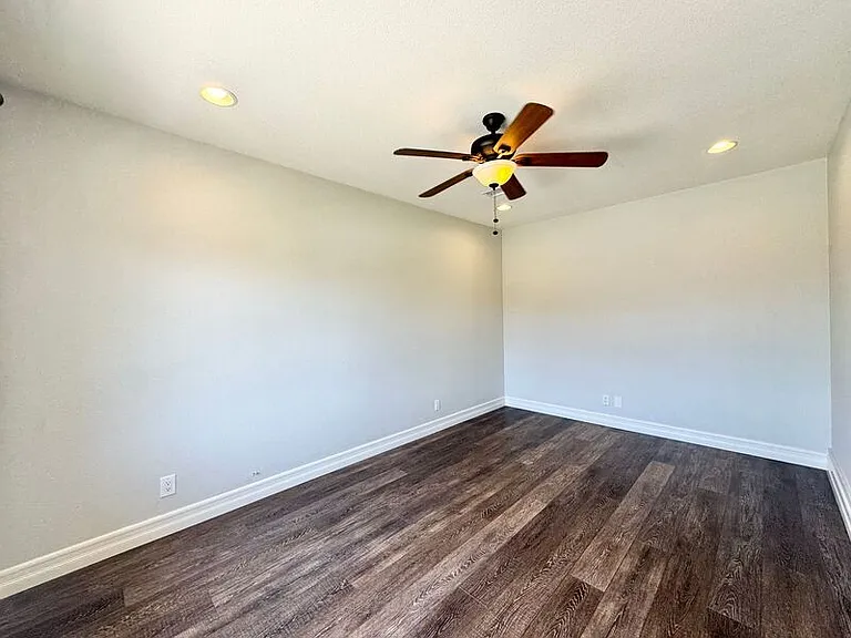 1530 Rogue St — Photo 8