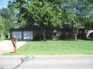 2600 N Hendricks St, Hutchinson, KS 67502