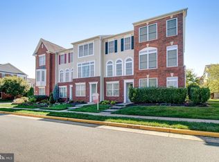 25103 Gunnery Sq, Chantilly, VA 20152