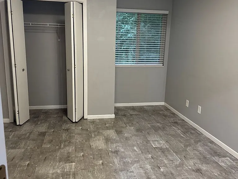 1050 Minns Dr — Photo 8
