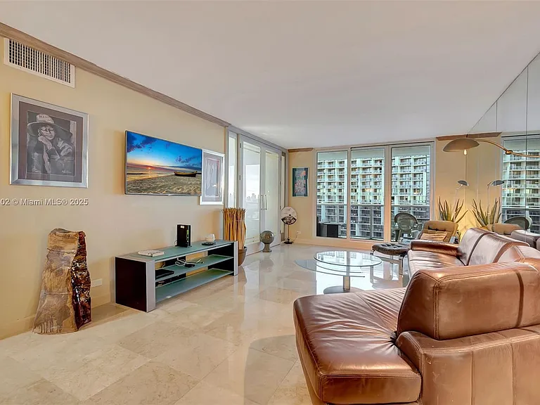 2301 Collins Ave #1206 — Photo 3