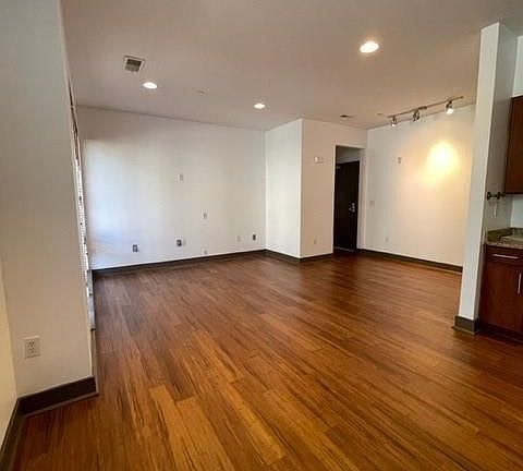 5th image of 2200 Lyndhurst Ave