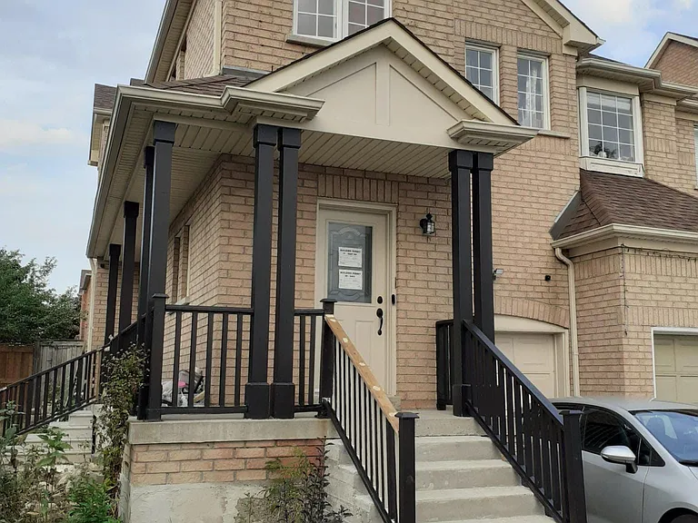 6607 Song Bird Cres #BASEMENT — Photo 1