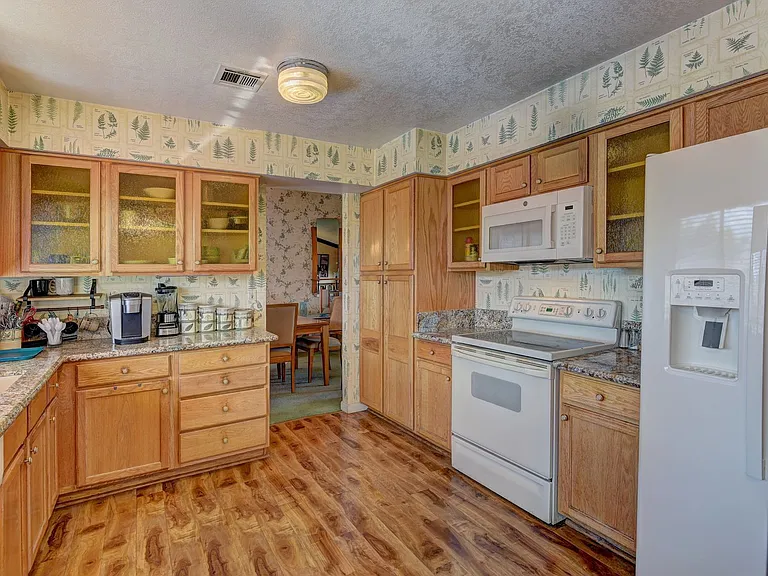 3751 El Camino Rd — Photo 11