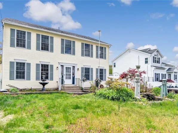 36 Academy Lane, Oakdale, NY 11769