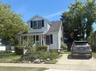 26612 Barrington St, Madison Heights, MI 48071