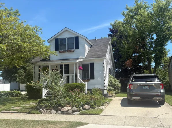26612 Barrington St, Madison Heights, MI 48071