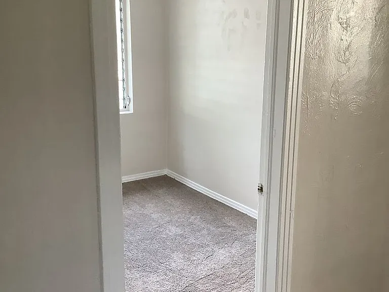 2720 Vermont Ave — Photo 2