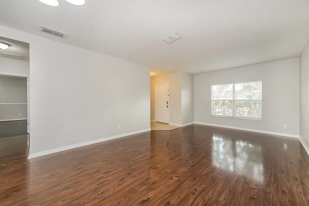 4 bed, 2.0 bath, 1927 sqft, $2,830 — Photo 4