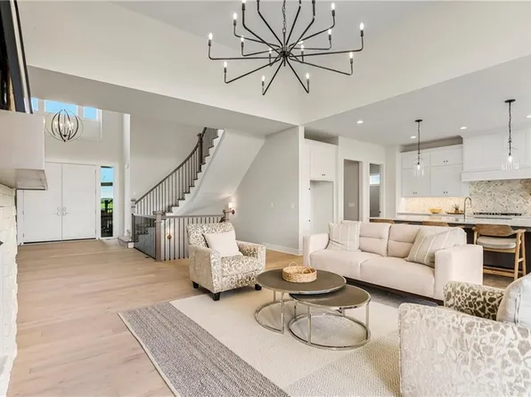 2513 W 177th St, Overland Park, KS 66085