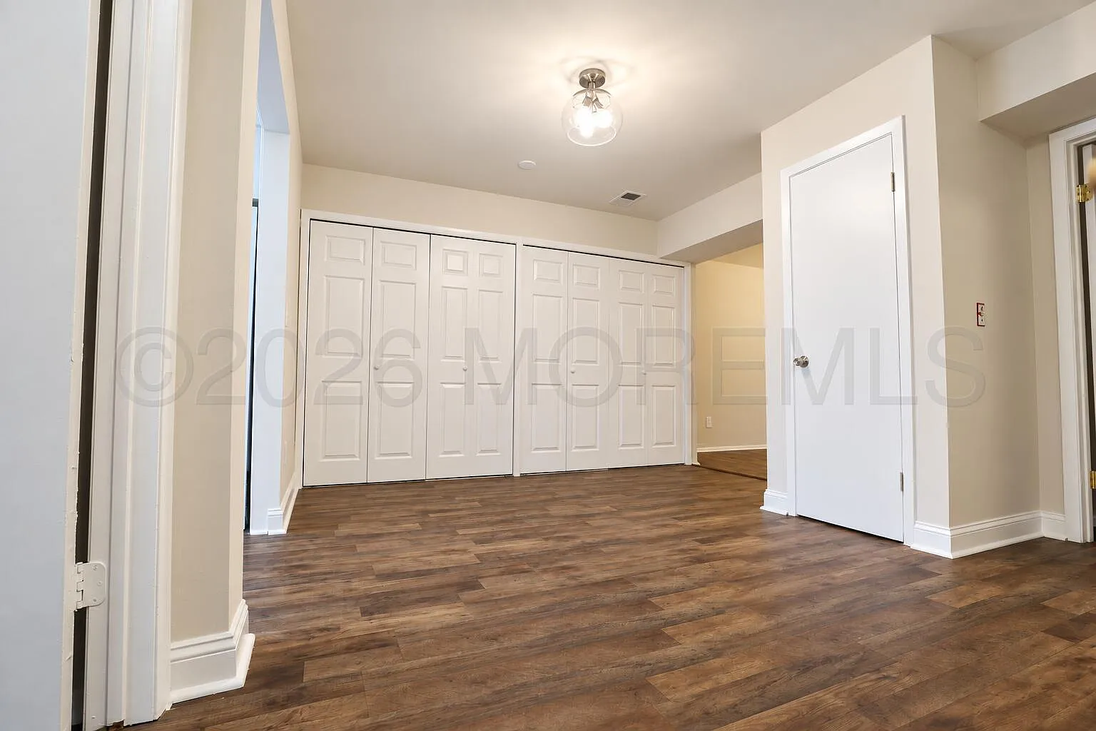 2 bed, 1000 sqft, $2,150 — Photo 4