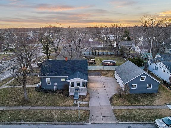 2nd image of 716 Brighton Rd