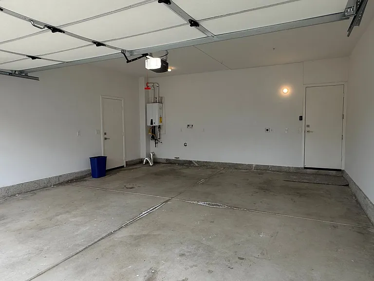 242 S Redwood Ave — Photo 14
