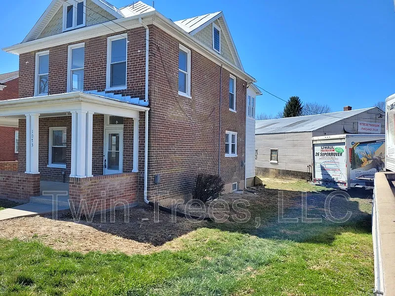 4 bed, 2.0 bath, 1600 sqft, $1,550 — Photo 2