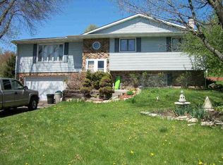 28 White Pine Rd, Geneseo, IL 61254