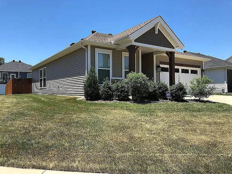 7150 Oakpark Dr — Photo 3