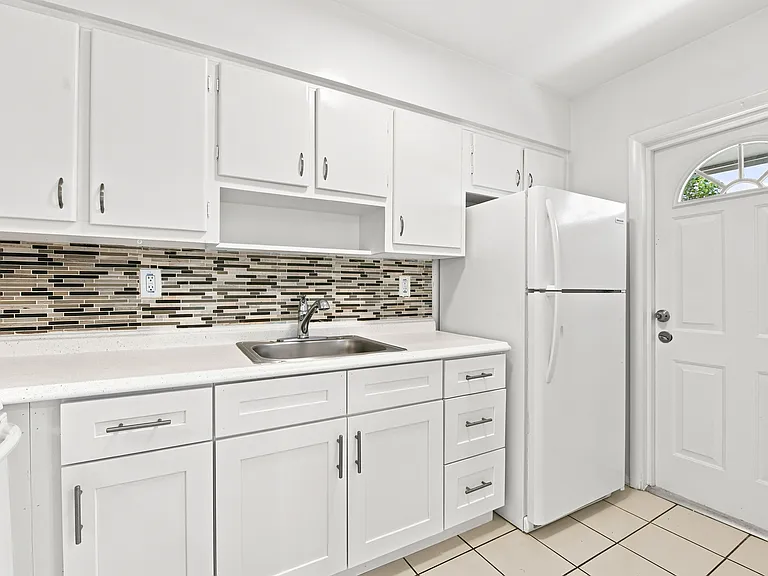 7211 Venetian St #2 — Photo 10