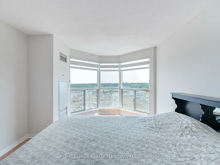 2177 Burnhamthorpe Rd W #1810 — Photo 16