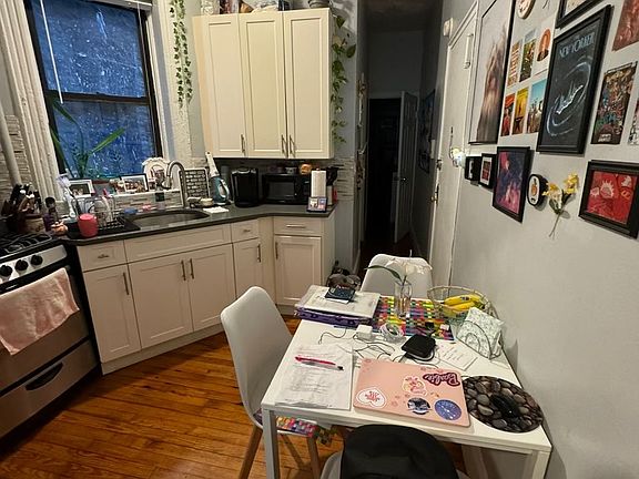 3rd image of 324 E 109th St APT 2