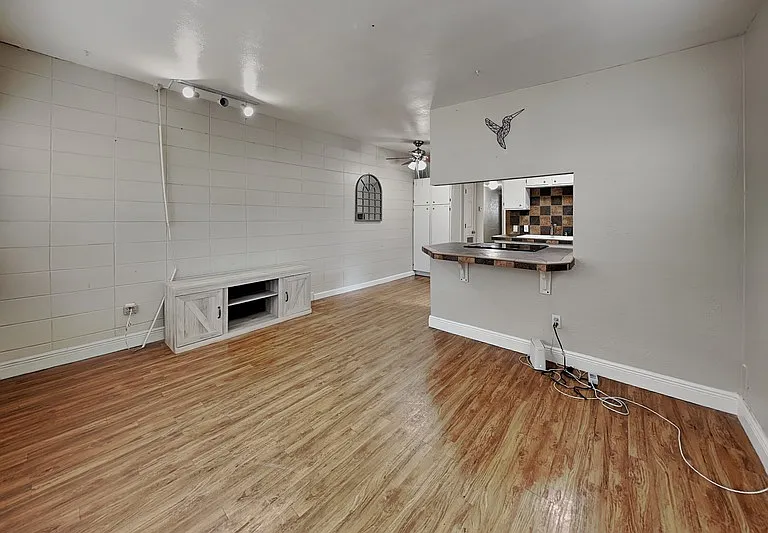 313 S Lawsona Blvd — Photo 7