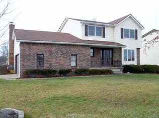 7018 Dawn Dr, Niagara Falls, NY 14304