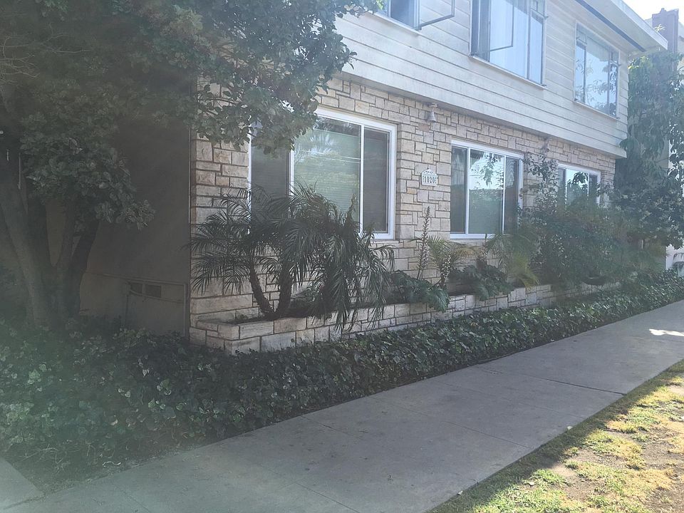1st image of 1020 E 2nd St Unit 2