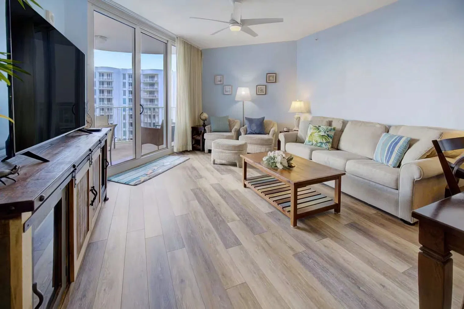 2 bed, 2.0 bath, 968 sqft, $1,786 — Photo 3