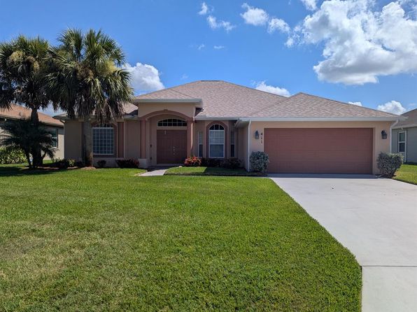 411 SW Vista Lake Dr
