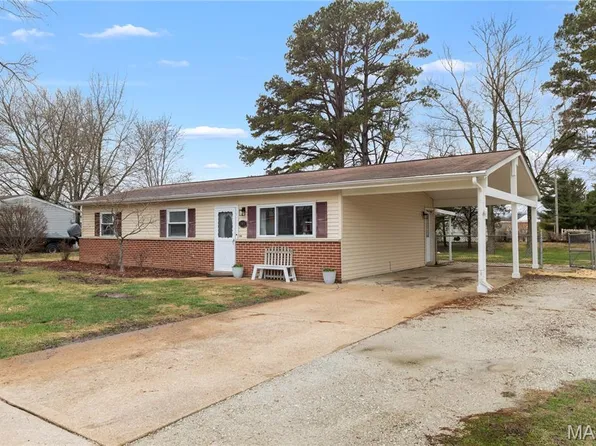 247 Ramsey Ln, Ballwin, MO 63021