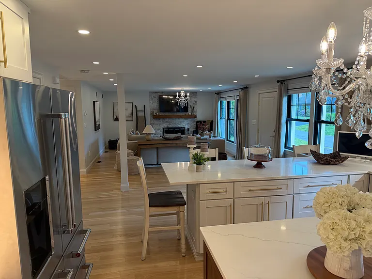 30 Wagonwheel Rd — Photo 3