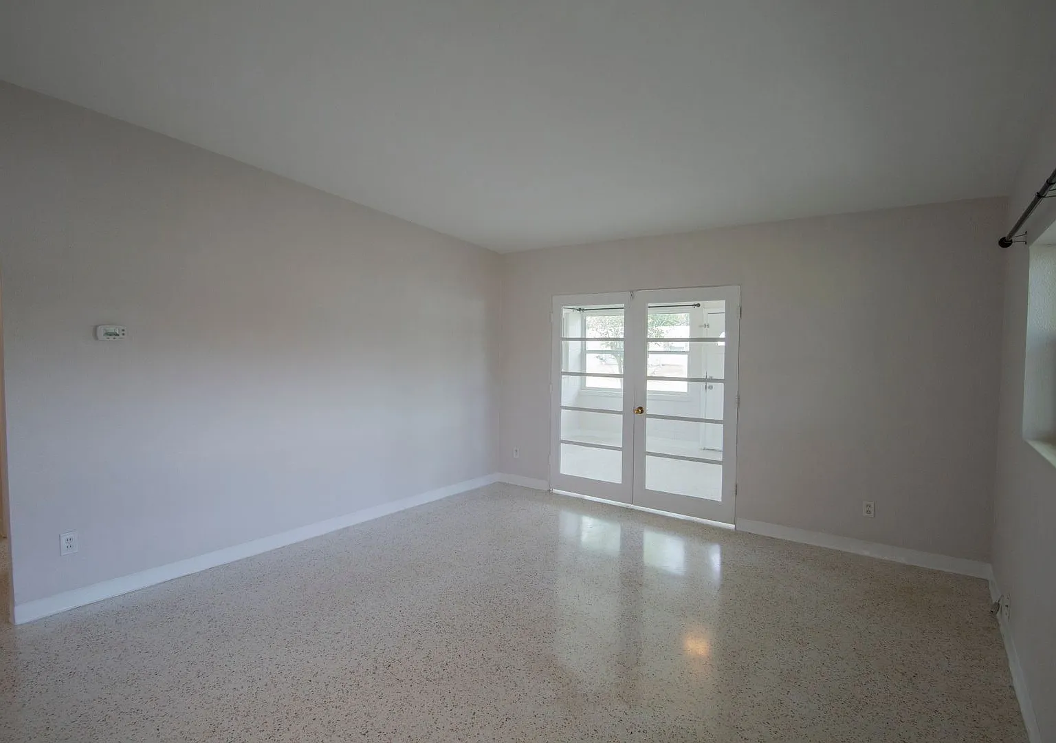 2/1 duplex with carport in Winter Park — Photo 4