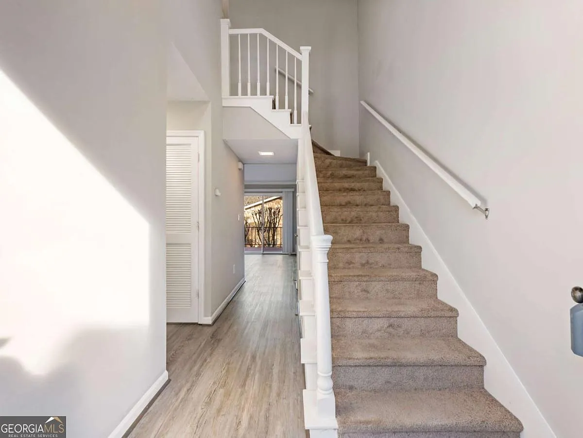 2 bed, 2.5 bath, 1380 sqft, $1,750 — Photo 2