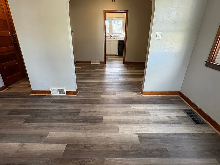 1115 Hollister Ave — Photo 2