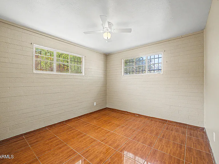 1823 E Sunland Ave — Photo 15