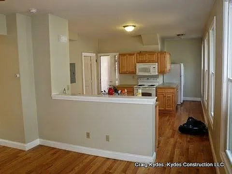 Building Photo - 143-144 Davenport Ave #2