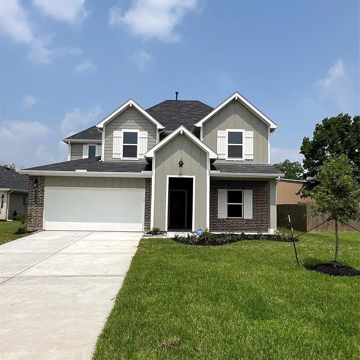 4 bed, 2.5 bath, 2452 sqft, $2,700 — Photo 1