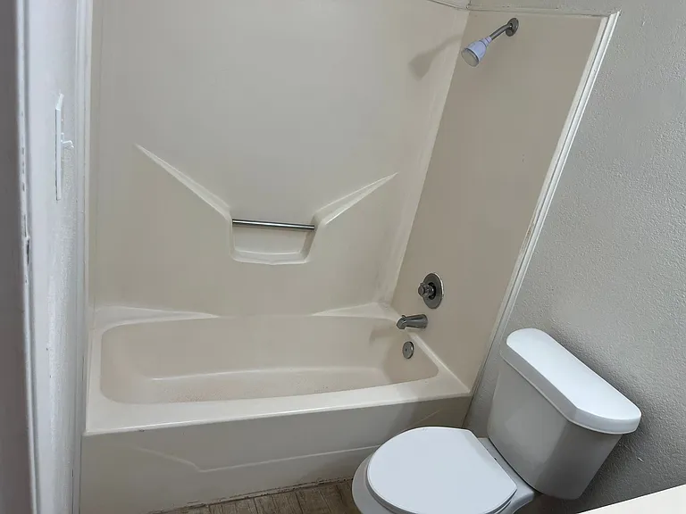 141 N Troy Ave #A — Photo 10