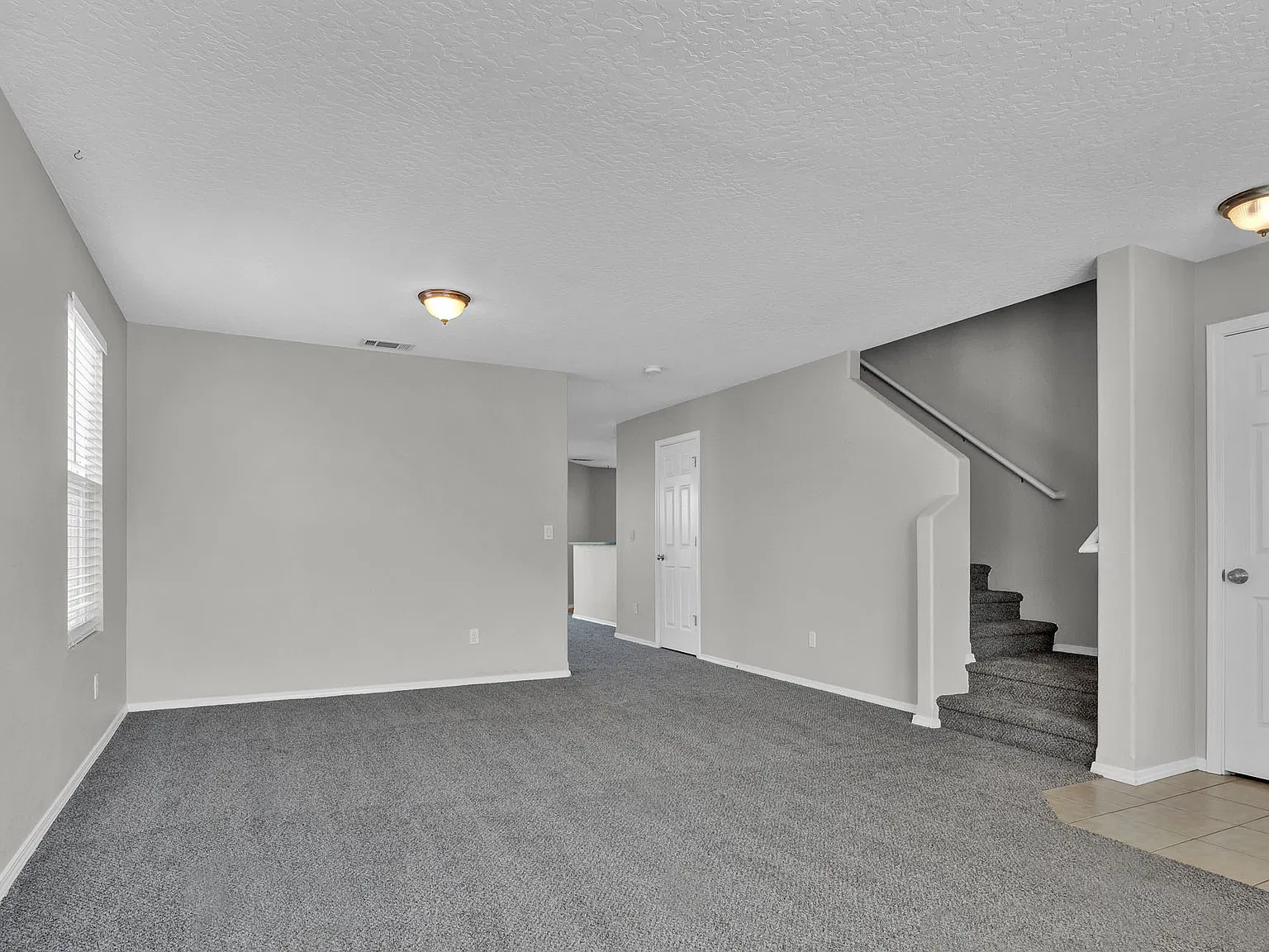 4 bed, 2518 sqft, $2,399 — Photo 2