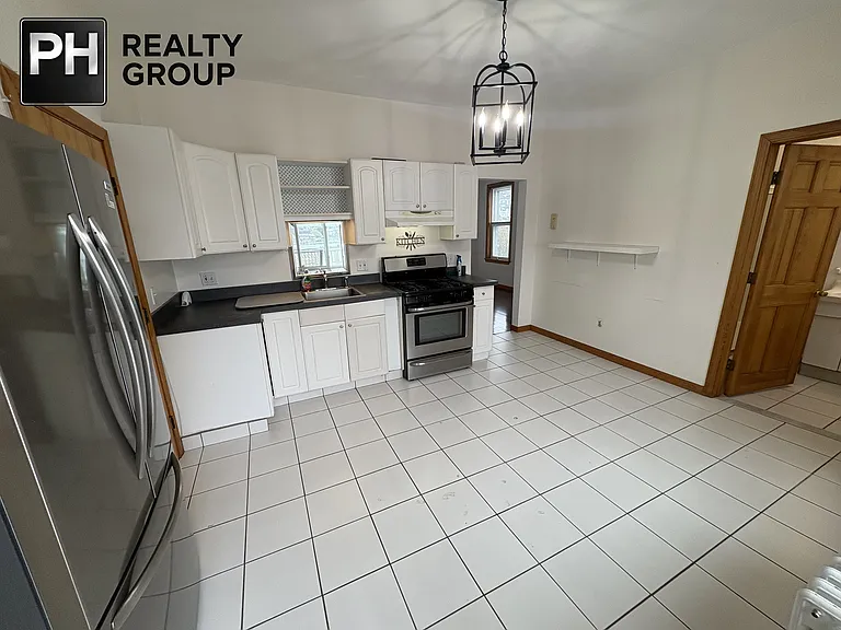 573 Shirley St #2 — Photo 3