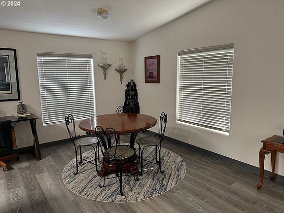5th image of 640 NE Bellview Ct