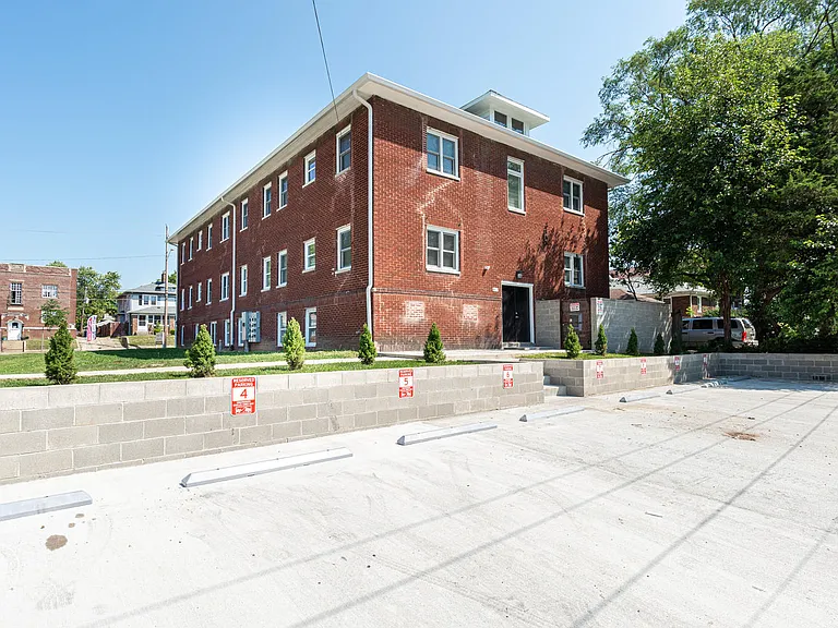 5143 E Washington St — Photo 20