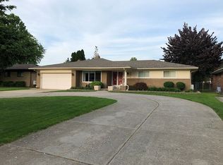 28540 Little Mack Ave, Saint Clair Shores, MI 48081