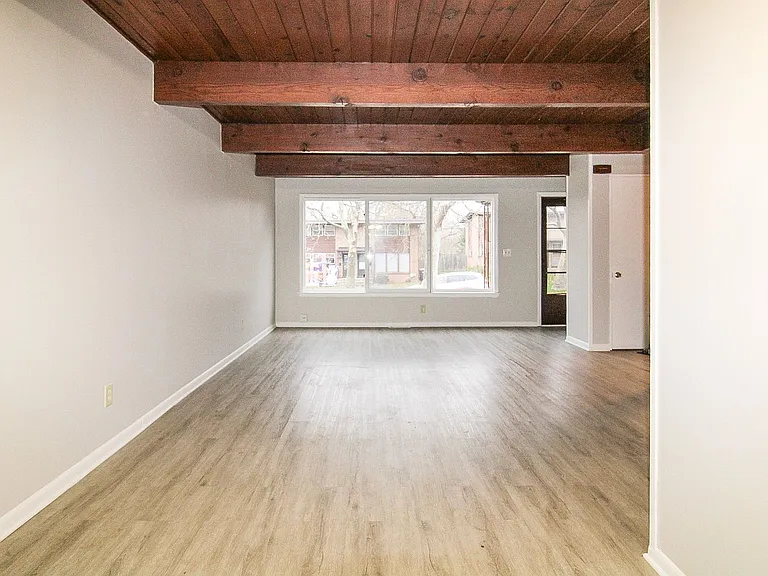 912 Maybelle NE — Photo 2