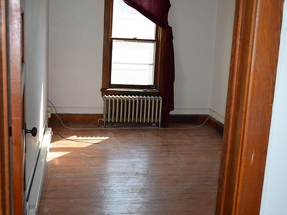 4th image of 185 W Spotswood Ave