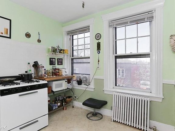72 Strathmore #11B Boston (Brighton) Unit Photo 4