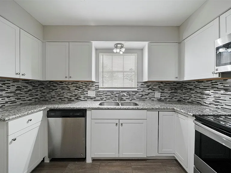 643 Ames St — Photo 12