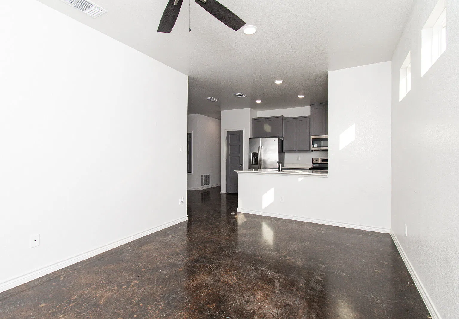 3 bed, 2.0 bath, 1300 sqft, $1,450 — Photo 4