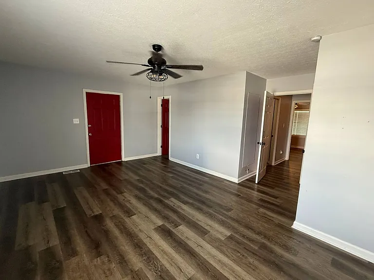 6112 Old Nashville Rd — Photo 13